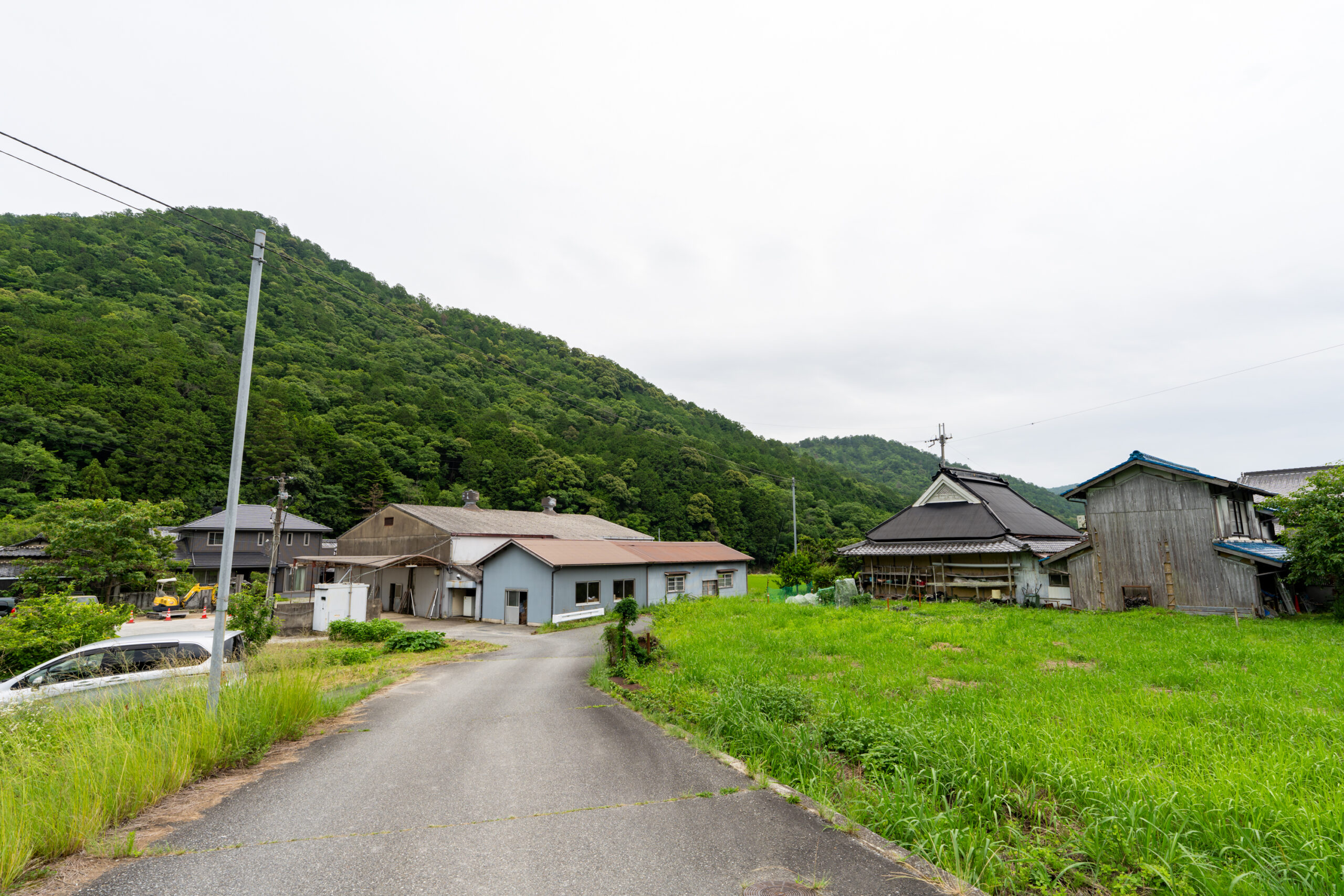 新旧二種類の織機の工場見学とプチマルシェ